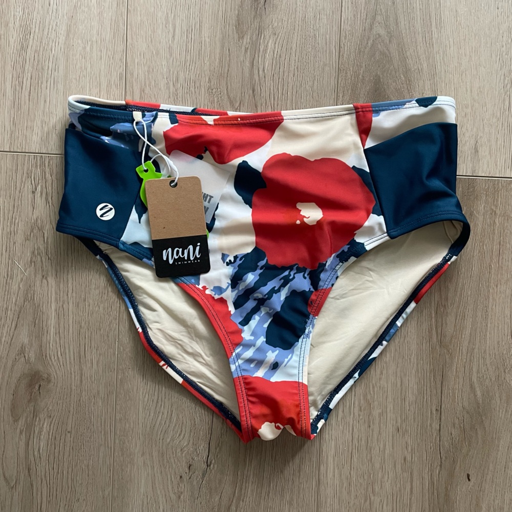 NWT Nani Swimwear Brushed Floral Pocked Bottoms - M